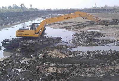河道清淤與水上施工新助力 高效便捷的挖掘機租賃服務詳解