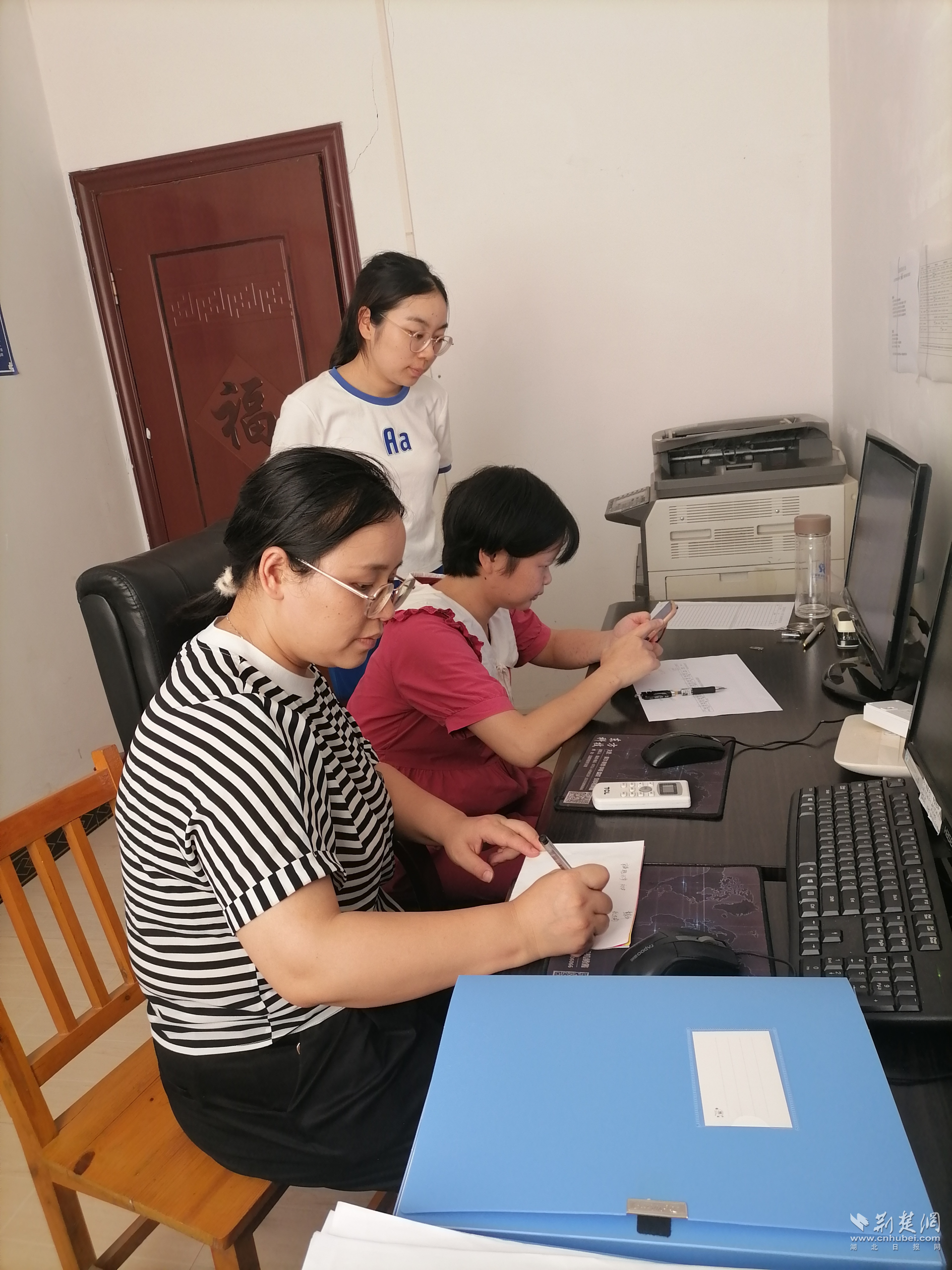 巴東縣 多措并舉力促政務(wù)服務(wù)提檔升級 證照代辦服務(wù)